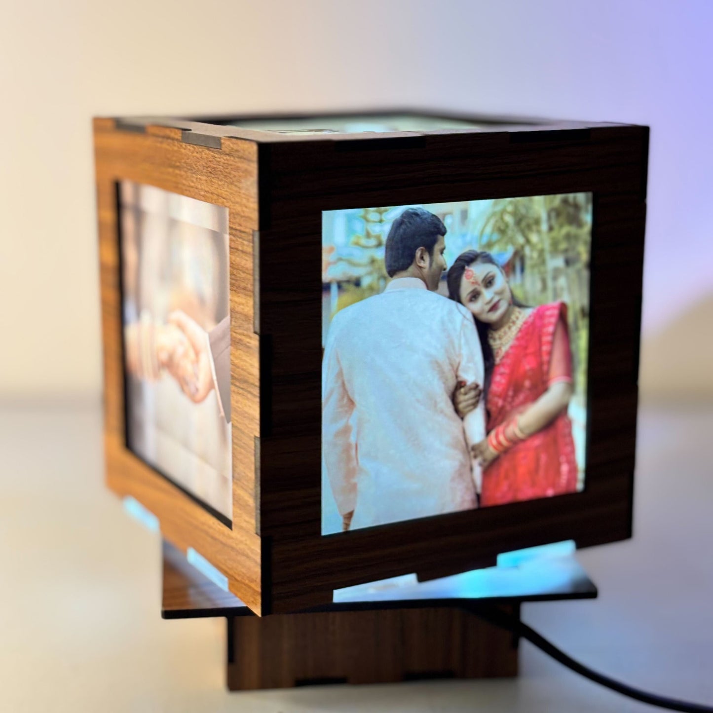 REVOLVING PHOTO LAMP
