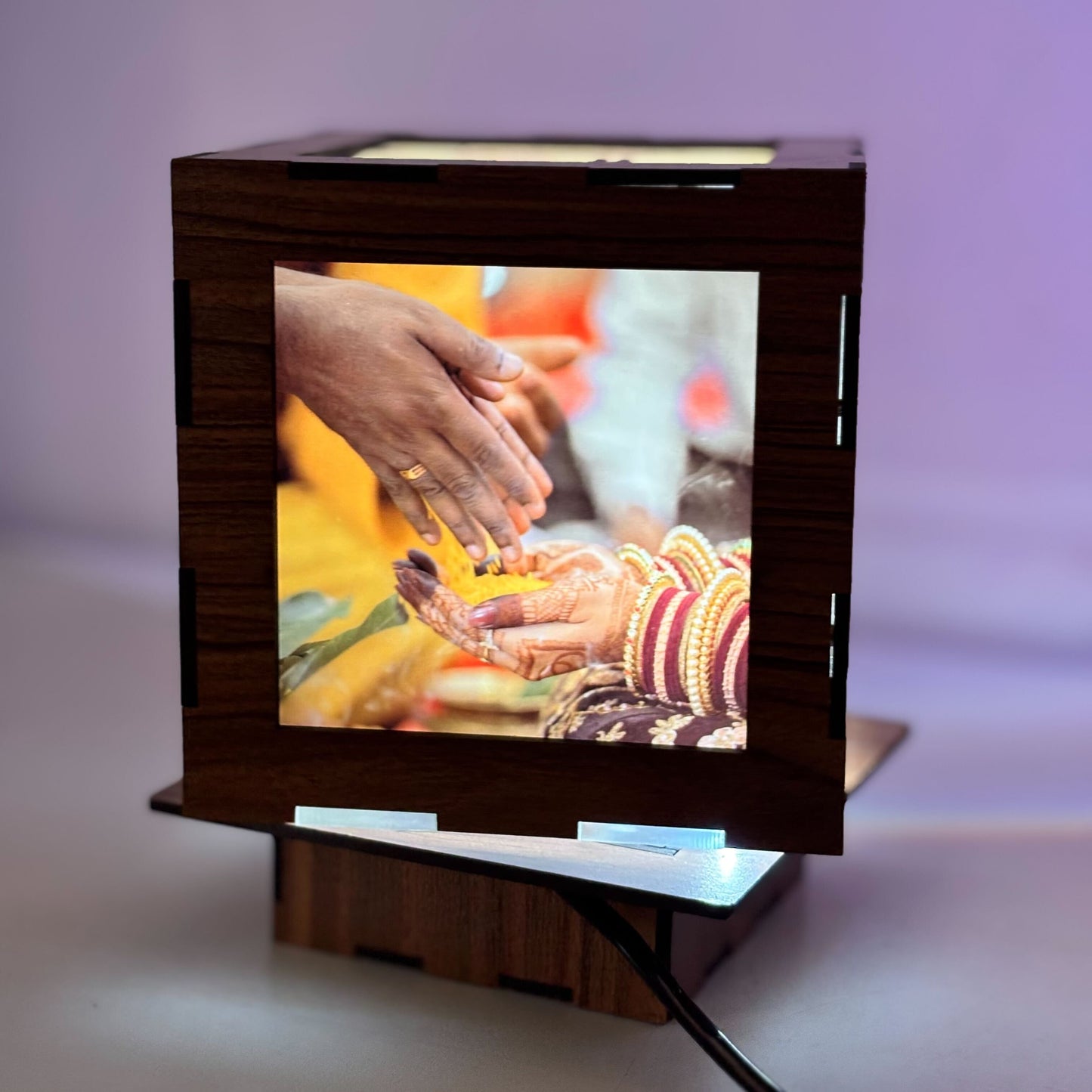 REVOLVING PHOTO LAMP