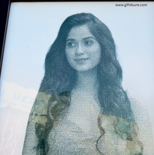 HALFTONE PORTRAIT FRAME