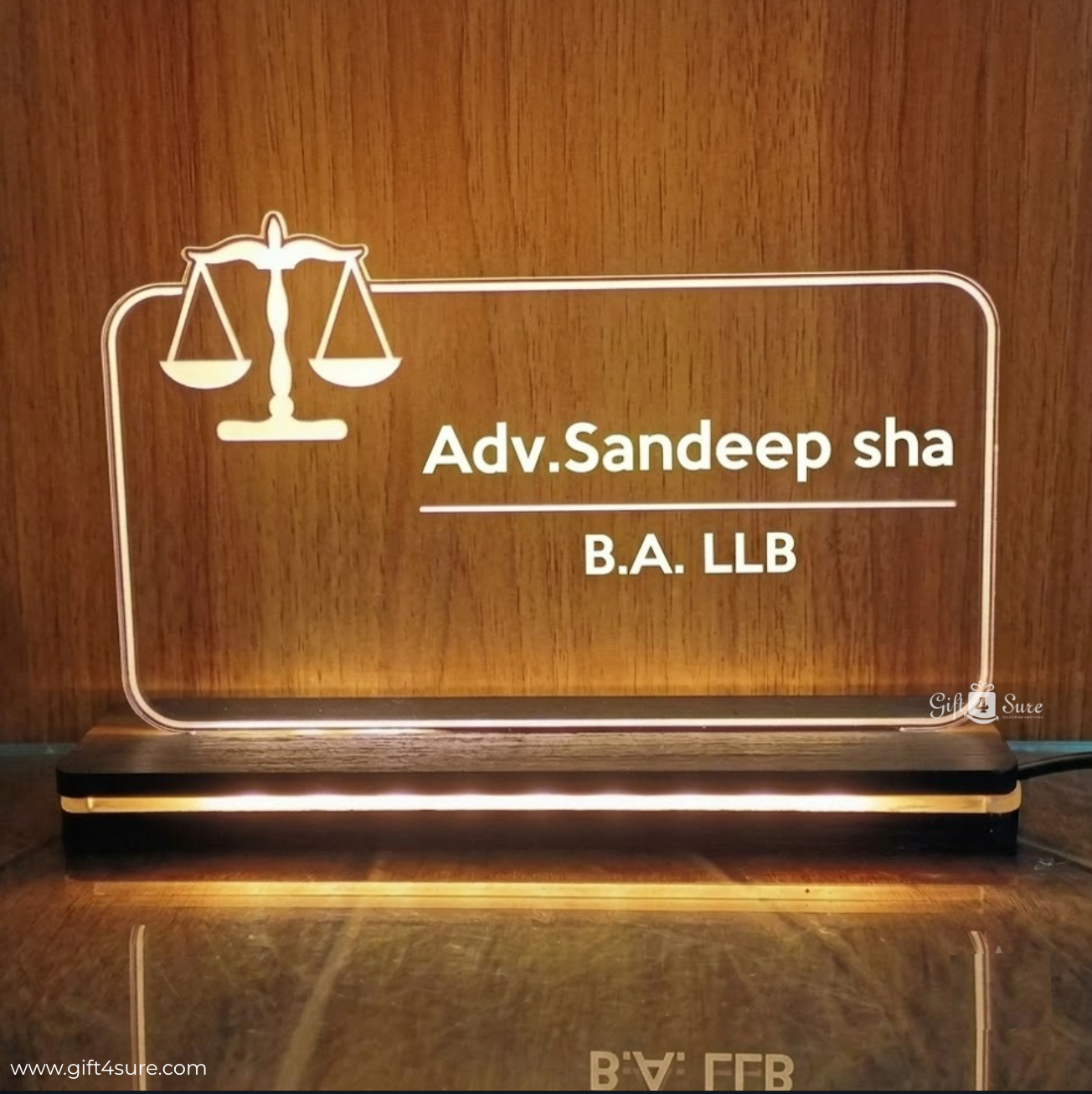 ADVOCATE ACRYLIC LED LAMP