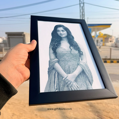 HALFTONE PORTRAIT FRAME